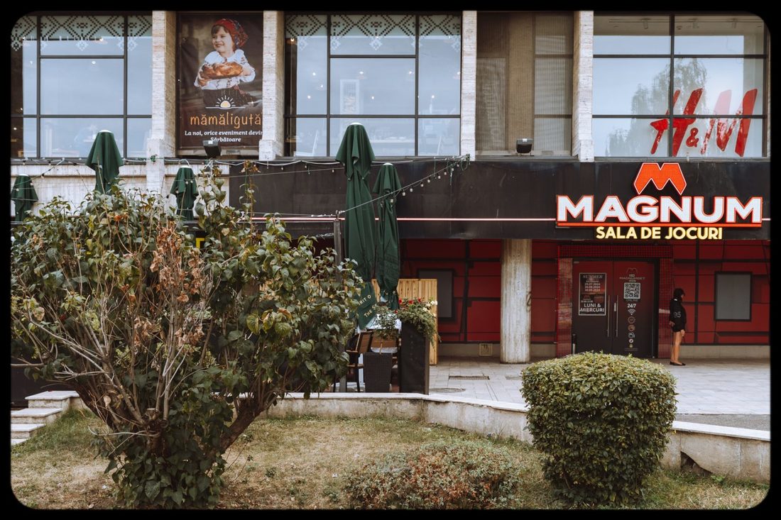 Ploiești, September 2024. Photo credits: Lavinia Cioacă for Teritoriu • Bani • Dependență