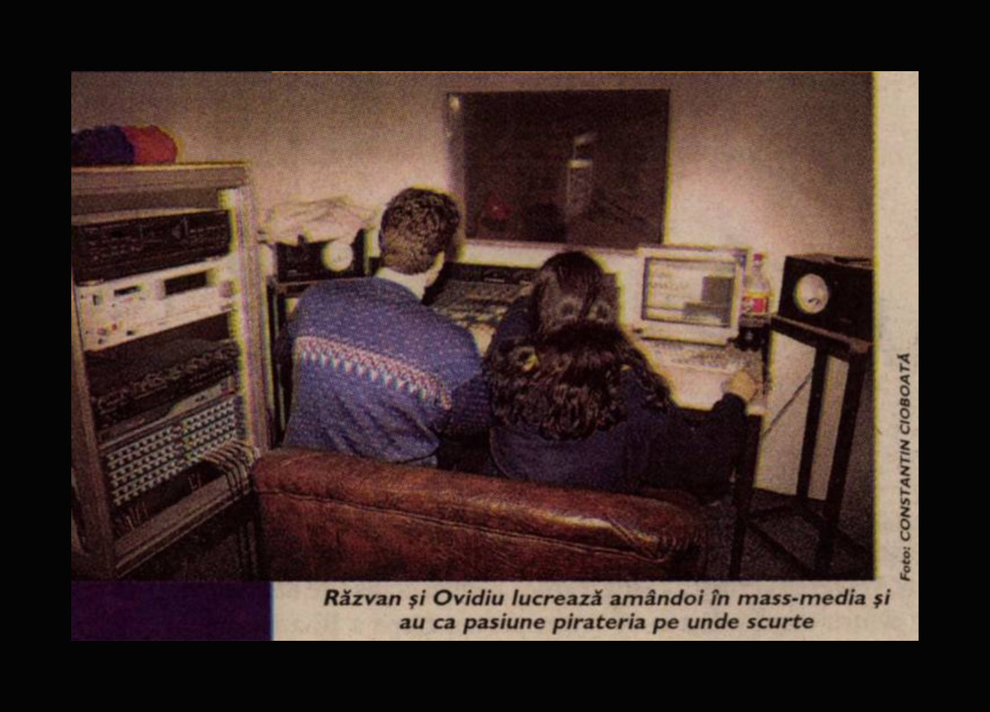 Răzvan and Ovidiu, both media professionals, are driven by a passion for shortwave radio piracy. Photo credits: 