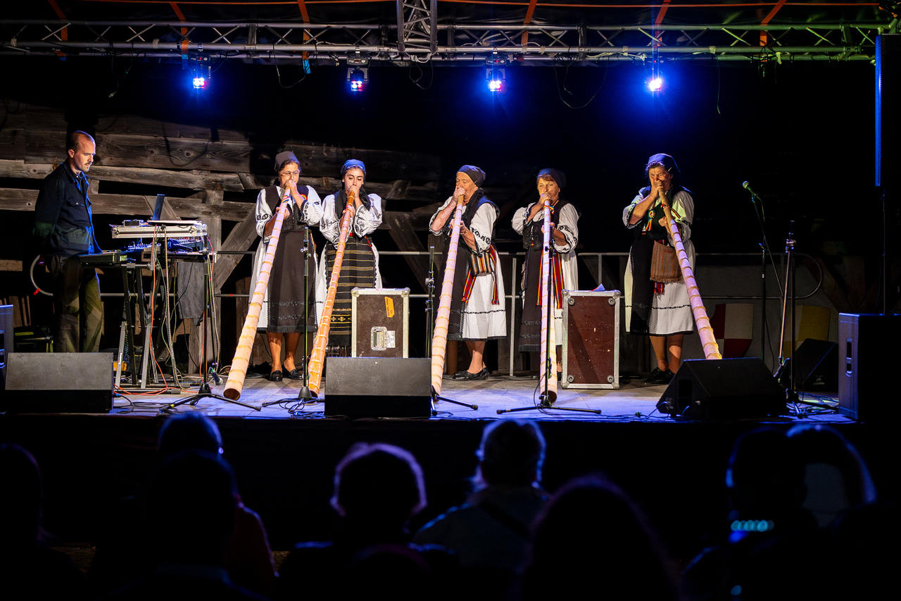 Milan W & The Tulnic Ensemble of Avram Iancu in Brașov