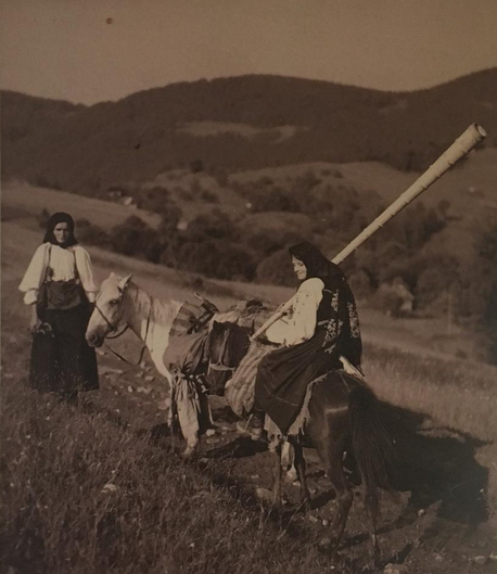 Photo archive of tulnic player on Mountain Găina